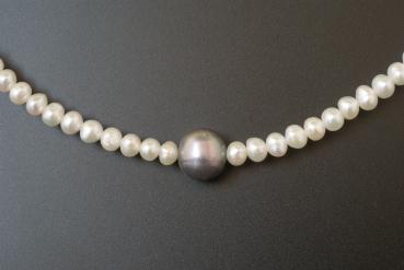 Perlenkette Süsswasserperlen Weiss 4mm Anthrazit 9 mm